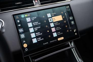 Land Rover Range Rover Evoque P269e — photo 32