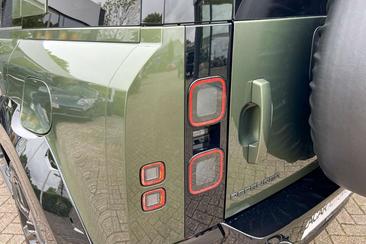 Land Rover Defender 110 P300e X-Dynamic I URBAN Widetrack — photo 20