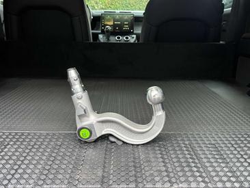 Land Rover Defender 90 3.0D — photo 27