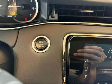 Land Rover Range Rover Evoque P300e R-Dynamic S — photo 23