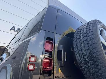 Land Rover Defender 110 P400e X-Dynamic SE AWD Auto. MY24 Gris — photo 24