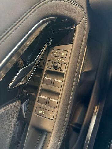 Land Rover Range Rover Evoque P300e R-Dynamic S — photo 26