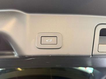 Land Rover Range Rover Evoque P300e R-Dynamic S — photo 27