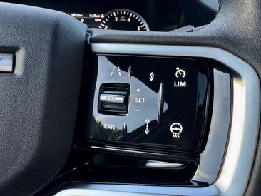 Land Rover Discovery Sport R-Dynamic SE P200 — photo 39
