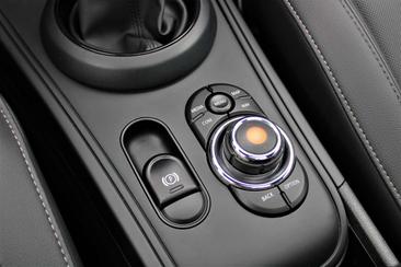 Mini Countryman Cooper SE ALL4 — photo 32