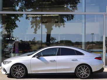Mercedes CLA Berline 180 — photo 2