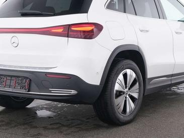 Mercedes EQA 250 — photo 3