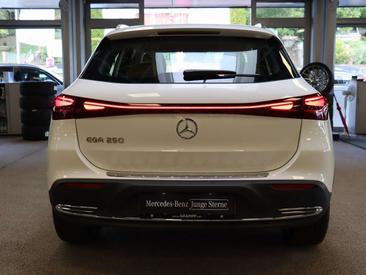Mercedes EQA 250 — photo 4
