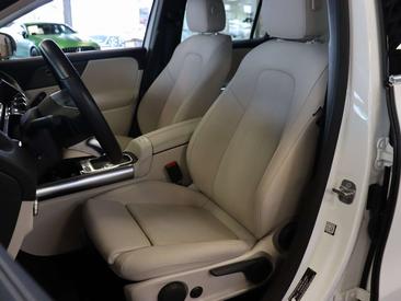 Mercedes EQA 250 — photo 9