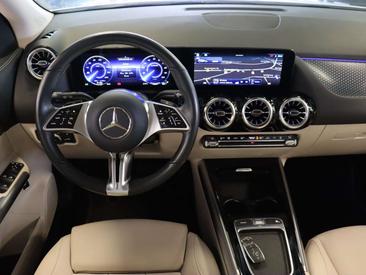 Mercedes EQA 250 — photo 11
