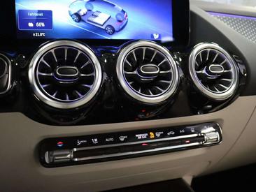 Mercedes EQA 250 — photo 18