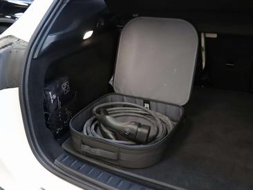 Mercedes EQA 250 — photo 21