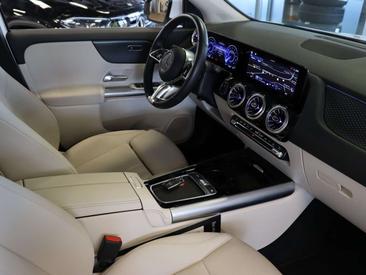 Mercedes EQA 250 — photo 24