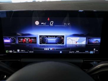 Mercedes GLA 200 — photo 17