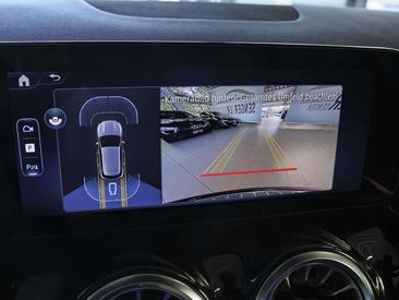 Mercedes GLA 200 — photo 16