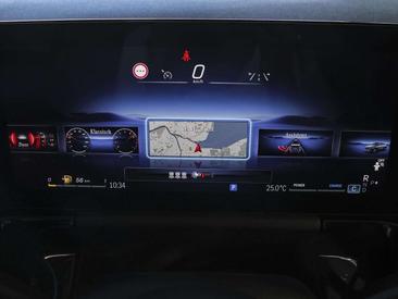 Mercedes GLA 200 — photo 17