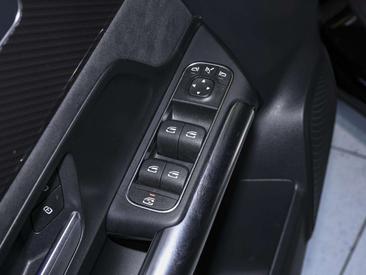 Mercedes GLA 200 — photo 18