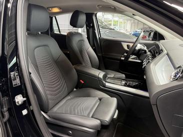 Mercedes GLA 200 — photo 16