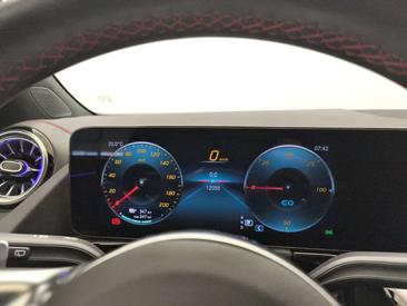 Mercedes EQA 300 4MATIC — photo 14