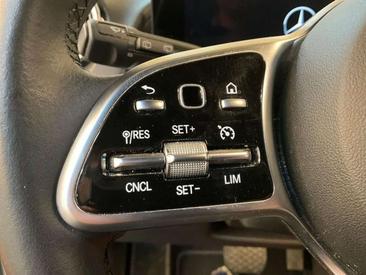 Mercedes GLB 200d — photo 11