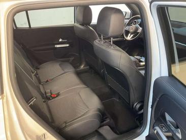 Mercedes GLB 200d — photo 21
