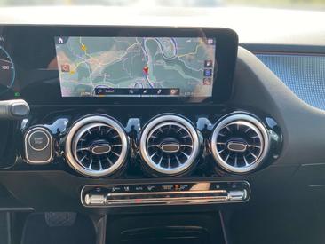 Mercedes EQA 250 — photo 8