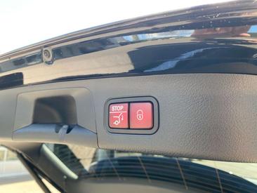 Mercedes EQA 250 — photo 12