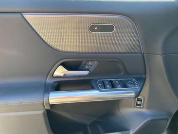 Mercedes EQA 250 — photo 14