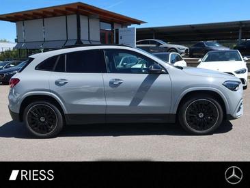 Mercedes GLA 200 — photo 15