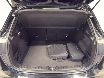 Mercedes GLA 250e — photo 16