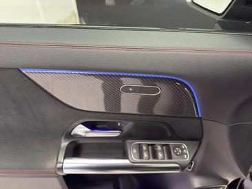 Mercedes GLA 250e — photo 18