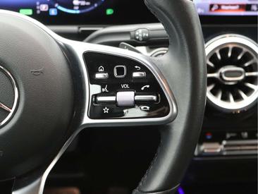 Mercedes GLA 250e — photo 16