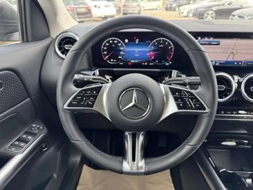 Mercedes GLA 180 — photo 12