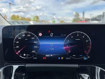 Mercedes GLA 180 — photo 13