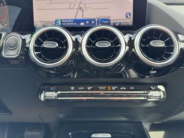 Mercedes GLA 180 — photo 15