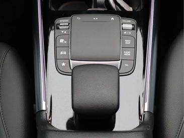 Mercedes GLA 250e — photo 23