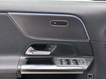 Mercedes GLA 250 — photo 19
