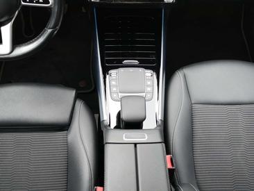 Mercedes EQA 250 — photo 13