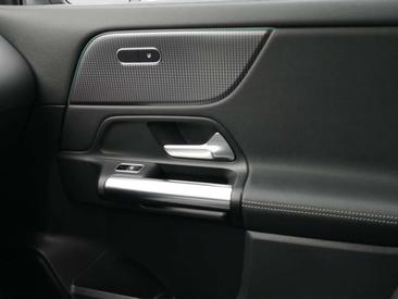 Mercedes EQA 250 — photo 14