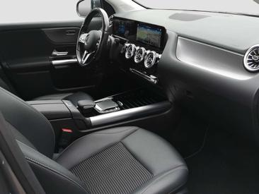 Mercedes EQA 250 — photo 15