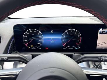 Mercedes GLB 180 — photo 8