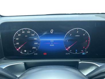 Mercedes GLB 200d — photo 8