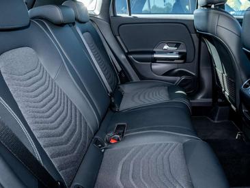 Mercedes GLA 200d — photo 11
