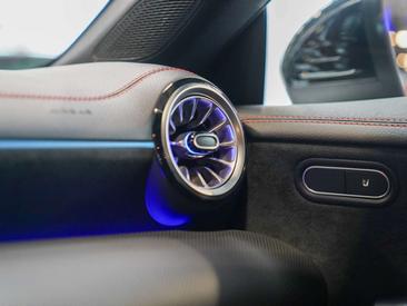 Mercedes CLA Berline 200 D — photo 23