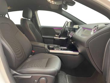 Mercedes EQA 300 4MATIC — photo 8