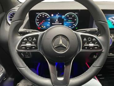 Mercedes EQA 300 4MATIC — photo 11