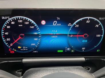 Mercedes EQA 300 4MATIC — photo 12