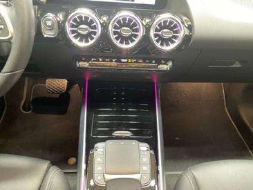 Mercedes EQA 300 4MATIC — photo 15