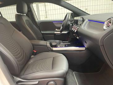 Mercedes EQA 300 4MATIC — photo 18