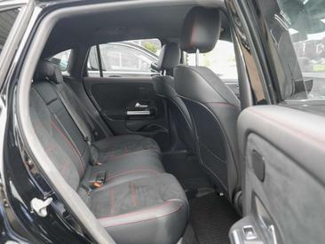Mercedes EQA 300 4MATIC — photo 10